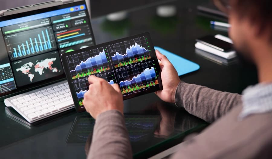 The Ultimate Guide to Healthcare CRM in Dubai